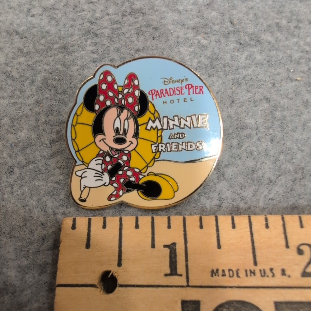 Disney Paradise Pier Hotel Minnie and Friends Beach Enamel Pin Minnie Mouse - Picture 2 of 3
